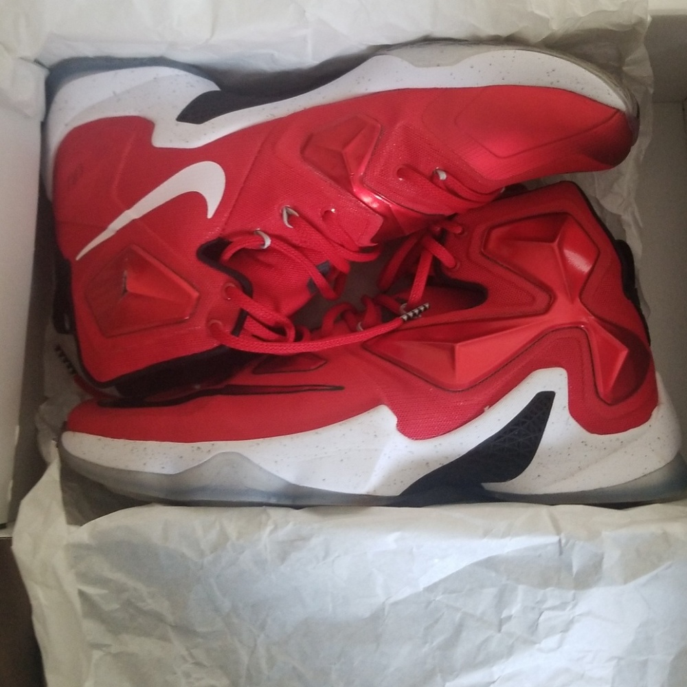 LEBRON 13 MENS SIZE 11.5